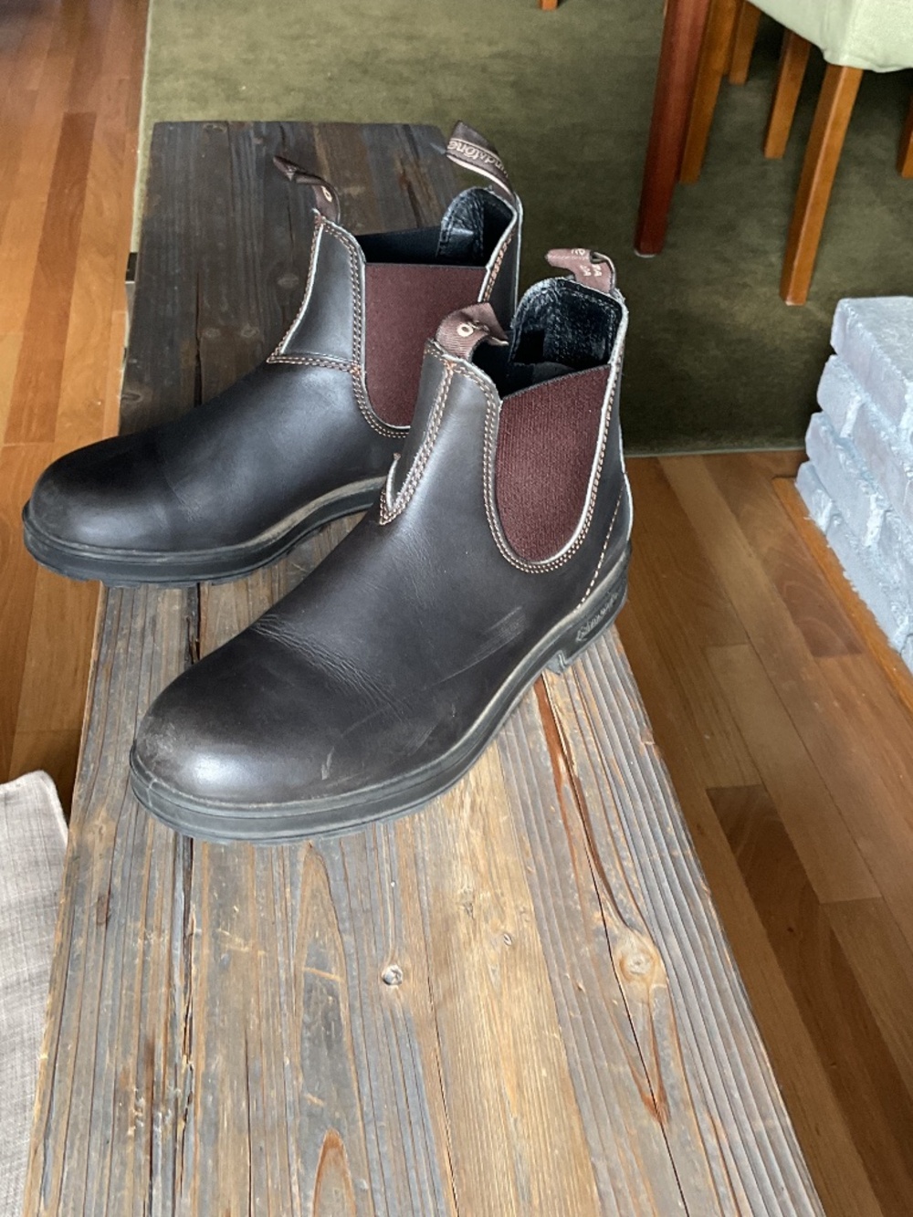 Men’s US size 9 stout brown Blundstone Chelsea boots
